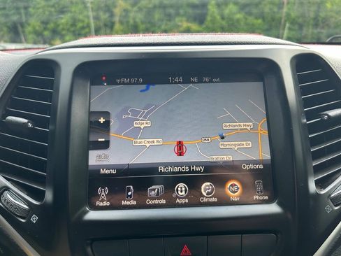 Used 2015 Jeep Cherokee Trailhawk w/ Leather Interior Group AWD/4WD image 20