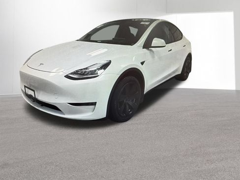 Used 2023 Tesla Model Y Long Range AWD/4WD image 3