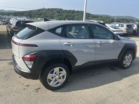 Used 2024 Hyundai Kona SE AWD/4WD image 3