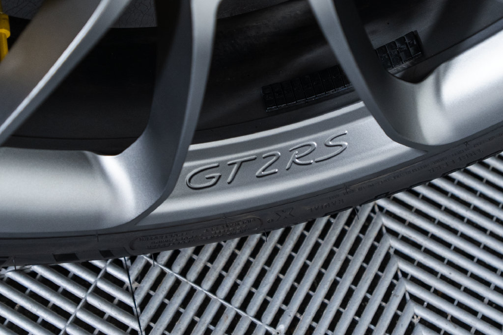 Certified 2018 Porsche 911 GT2 RS RWD image 14
