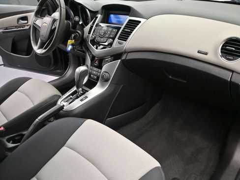 Used 2014 Chevrolet Cruze LS image 15