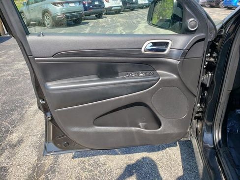 Used 2020 Jeep Grand Cherokee Laredo AWD/4WD image 12