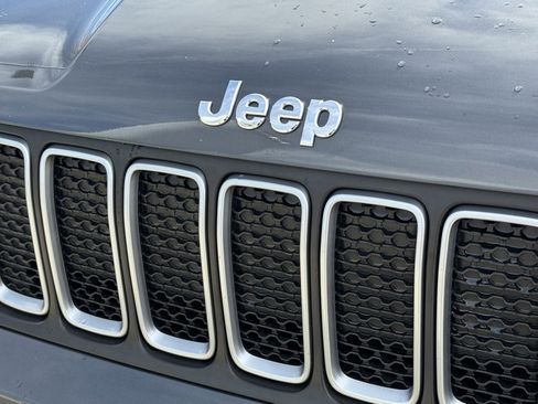 Used 2023 Jeep Renegade Latitude image 9