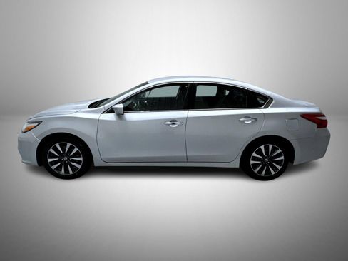 Used 2017 Nissan Altima 2.5 SV FWD image 8