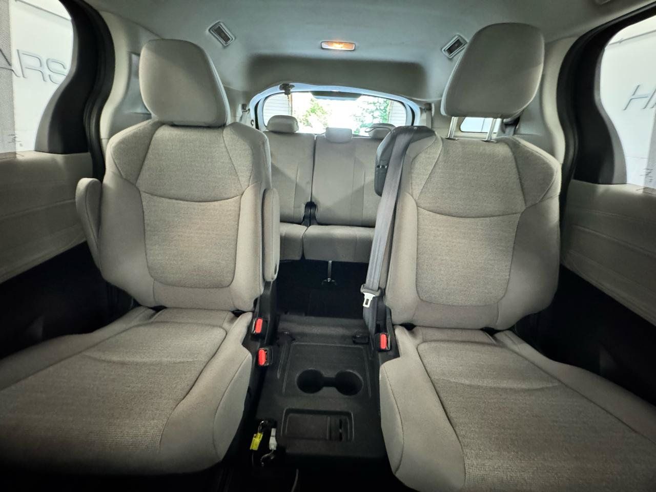 Used 2024 Toyota Sienna LE AWD/4WD image 30