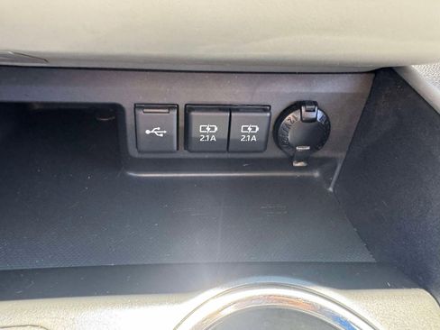 Used 2021 Toyota Highlander XLE AWD/4WD image 31