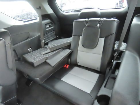 Used 2023 Ford Explorer XLT w/ Equipment Group 202A RWD image 22