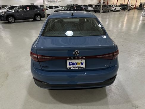New 2026 Volkswagen Jetta SE FWD image 8