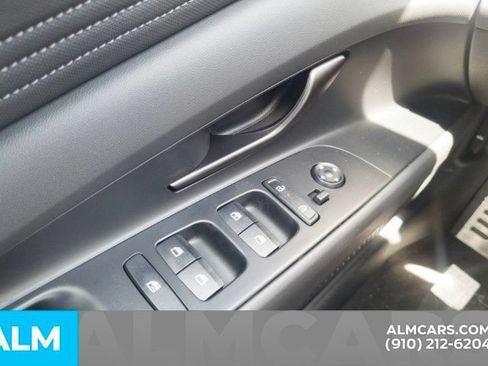 Used 2025 Hyundai Elantra Sport FWD image 28