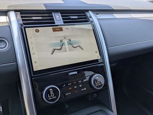 New 2025 Land Rover Discovery Dynamic SE image 12