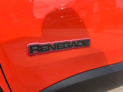 Used 2016 Jeep Renegade Trailhawk w/ Premium Trailhawk Package image 15