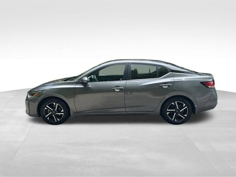 Used 2024 Nissan Sentra SV FWD image 2