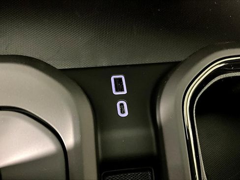 Used 2025 GMC Sierra 1500 AT4 w/ AT4 Premium Package AWD/4WD image 14