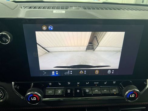 Used 2026 Chevrolet Colorado Z71 w/ Technology Package AWD/4WD image 16