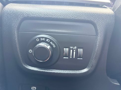 Used 2025 Jeep Grand Cherokee L Laredo AWD/4WD image 30