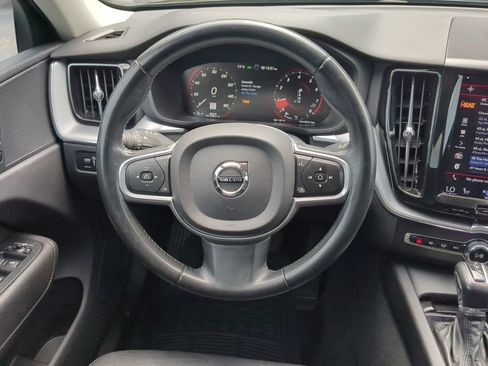 Used 2020 Volvo XC60 T6 Momentum AWD/4WD image 21