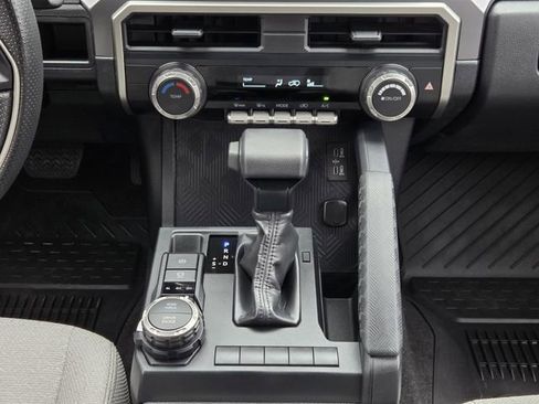 Used 2025 Toyota 4Runner SR5 AWD/4WD image 15