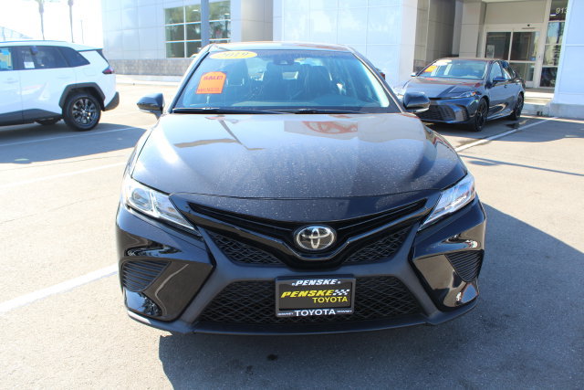 Used 2019 Toyota Camry SE w/ Convenience Package FWD image 3