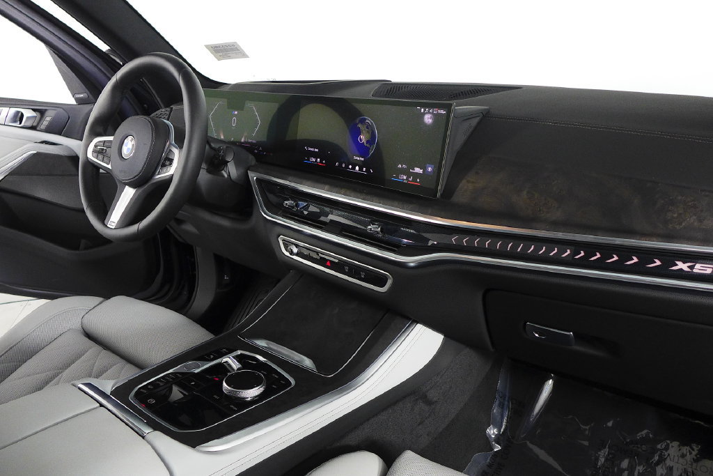 Used 2026 BMW X5 xDrive40i w/ M Sport Package AWD/4WD image 13