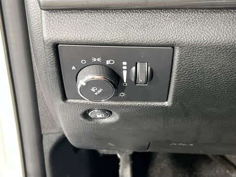 Used 2022 Jeep Grand Cherokee Laredo X image 10