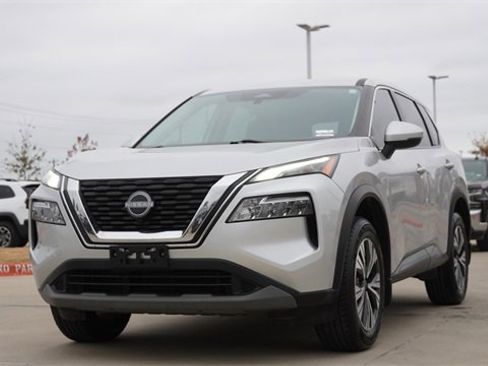 Used 2022 Nissan Rogue SV image 3