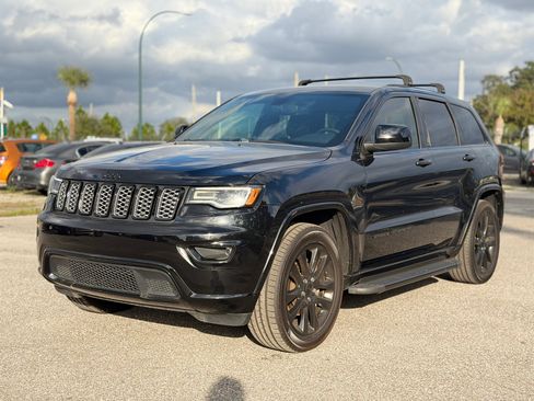 Used 2020 Jeep Grand Cherokee Altitude image 1