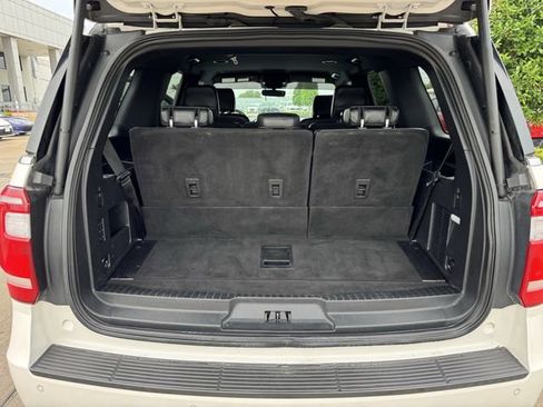 Used 2019 Ford Expedition XLT w/ Equipment Group 202A RWD image 29