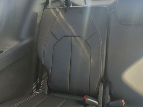 New 2025 Chrysler Pacifica Select image 24