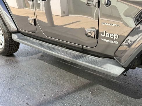 Used 2018 Jeep Wrangler Unlimited Sahara AWD/4WD image 11