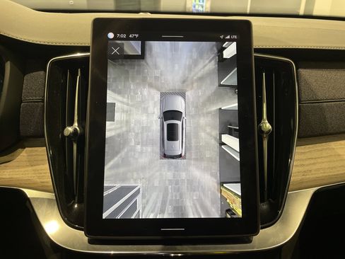 Used 2025 Volvo XC90 B6 Plus image 28