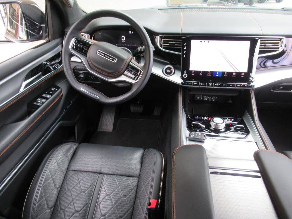 Used 2023 Jeep Grand Wagoneer Series III AWD/4WD image 14