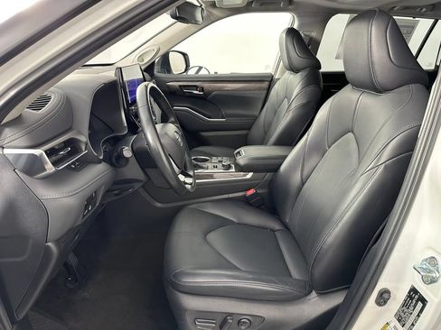Used 2023 Toyota Highlander Limited AWD/4WD image 17
