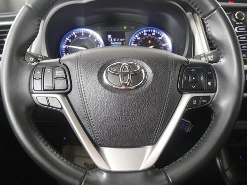 Used 2019 Toyota Highlander Limited FWD image 22