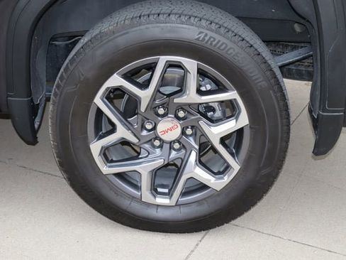 Certified 2025 GMC Sierra 1500 SLT AWD/4WD image 29