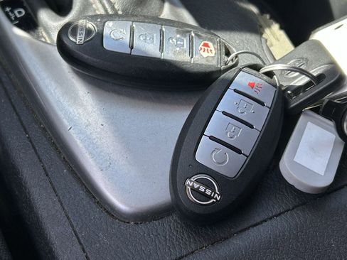 Used 2022 Nissan Frontier SV w/ Graphics Package image 10