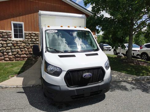 Used 2022 Ford Transit 350 DRW RWD image 3