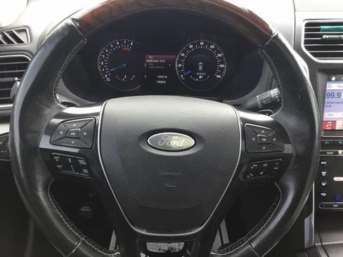 Used 2017 Ford Explorer Platinum image 15