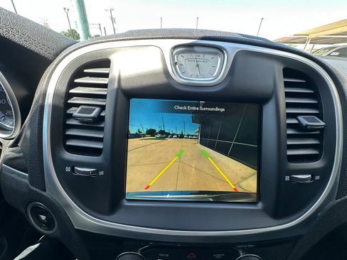 Used 2018 Chrysler 300 Touring L RWD image 22