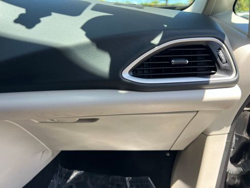 Used 2023 Chrysler Pacifica Touring-L image 64