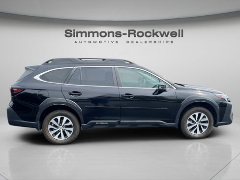 Used 2023 Subaru Outback Premium AWD/4WD image 6