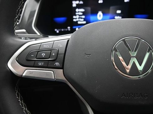 Used 2022 Volkswagen Tiguan SE AWD/4WD image 26