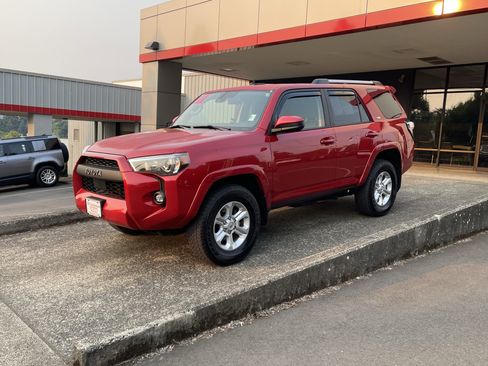 Certified 2024 Toyota 4Runner SR5 AWD/4WD image 4