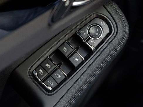 Used 2026 Porsche Macan image 19