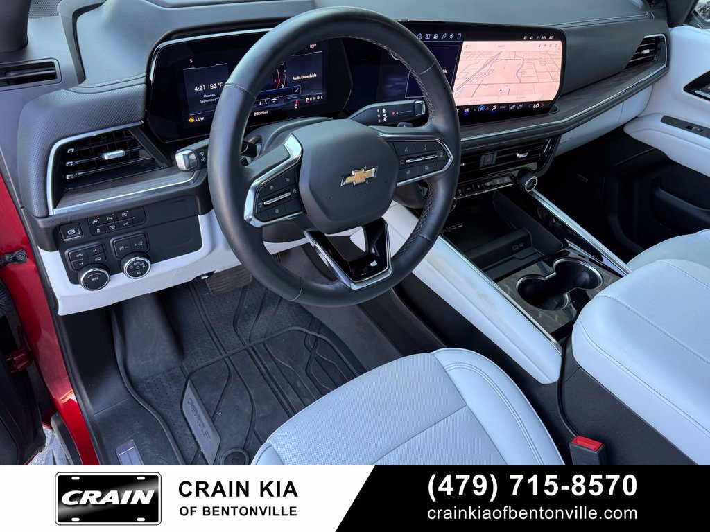 Used 2025 Chevrolet Suburban Premier AWD/4WD image 9