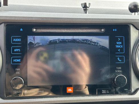 Used 2017 Toyota Tacoma TRD Sport image 20