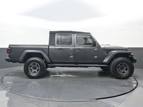 Used 2021 Jeep Gladiator Sport image 2