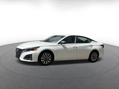 Used 2025 Nissan Altima 2.5 SV FWD image 8