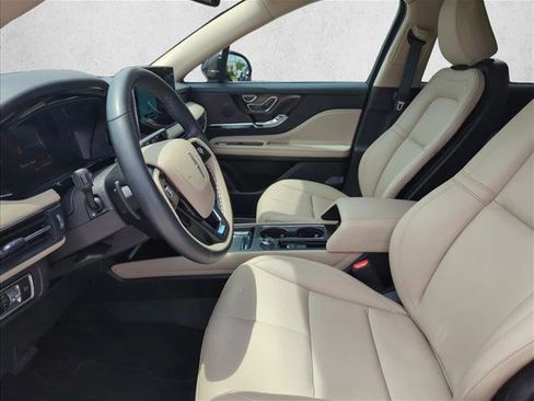 Used 2025 Lincoln Corsair FWD image 17
