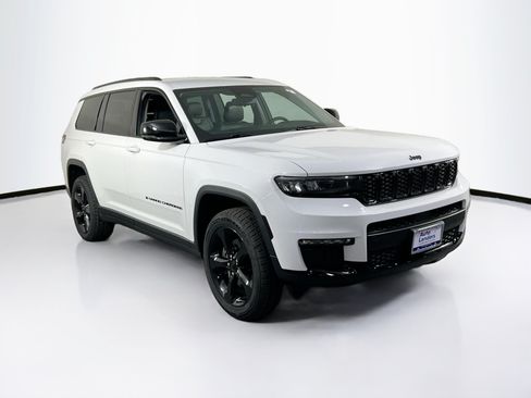 Used 2023 Jeep Grand Cherokee L Limited w/ Black Appearance Package AWD/4WD image 3