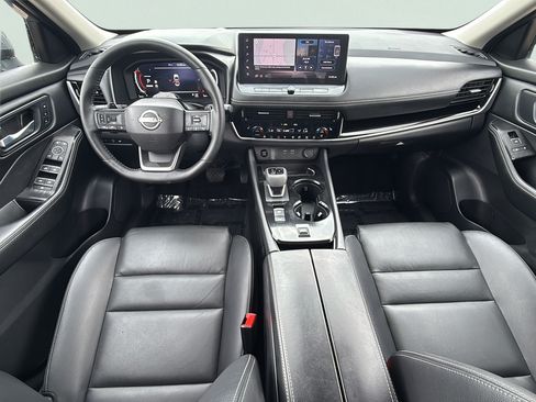 Used 2025 Nissan Rogue SL w/ Tech Package FWD image 18